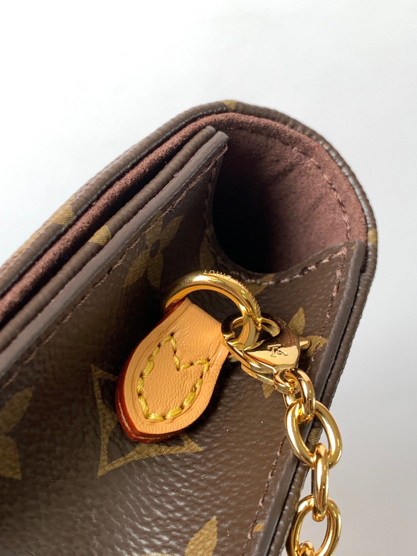 L*V Bag 006