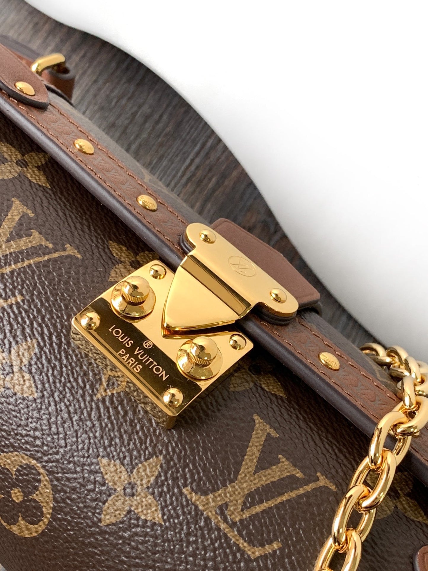 L*V Bag 004