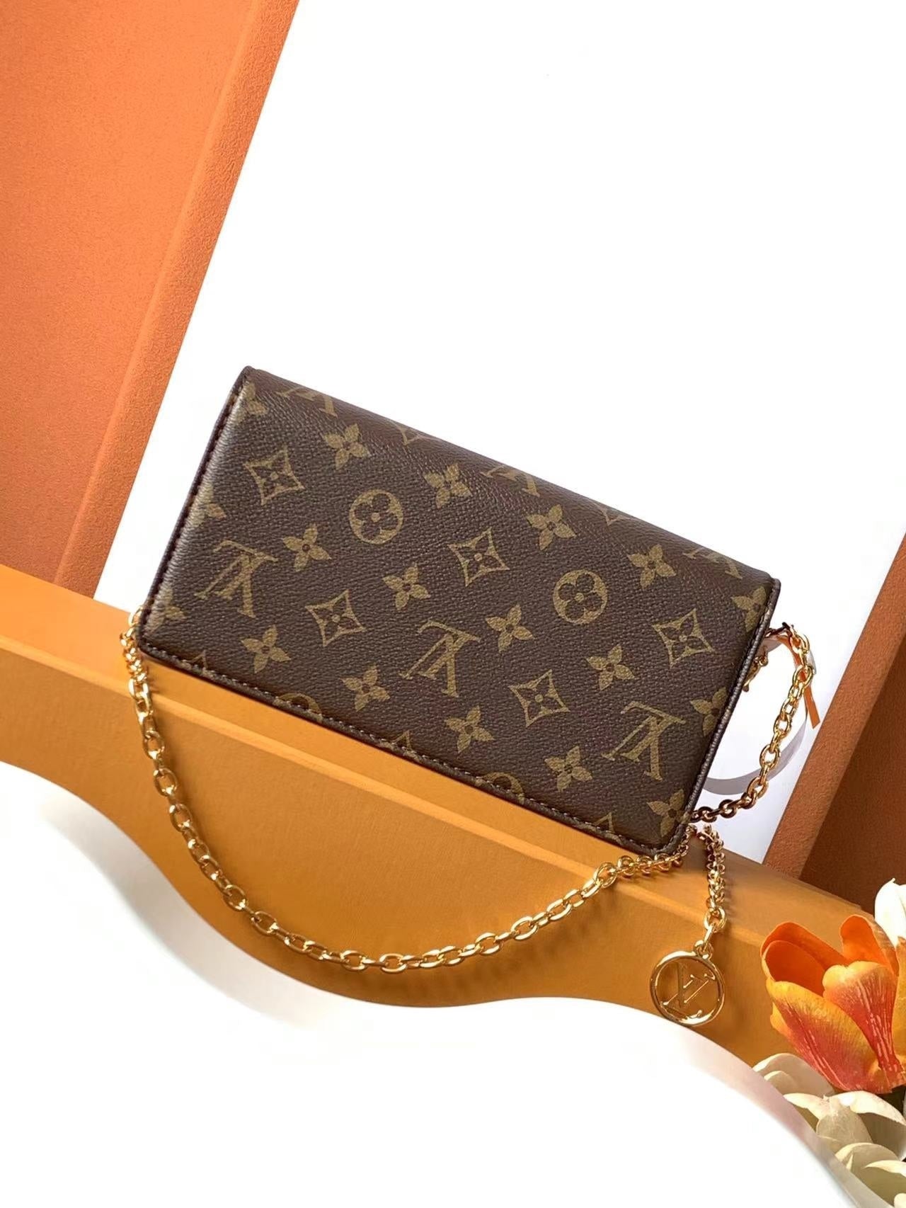 L*V Bag 006